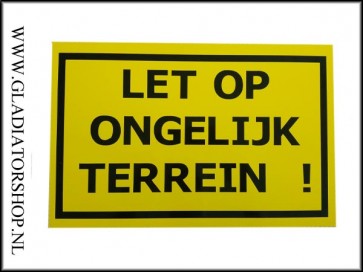 Informatie bord:let op ongelijk terrein